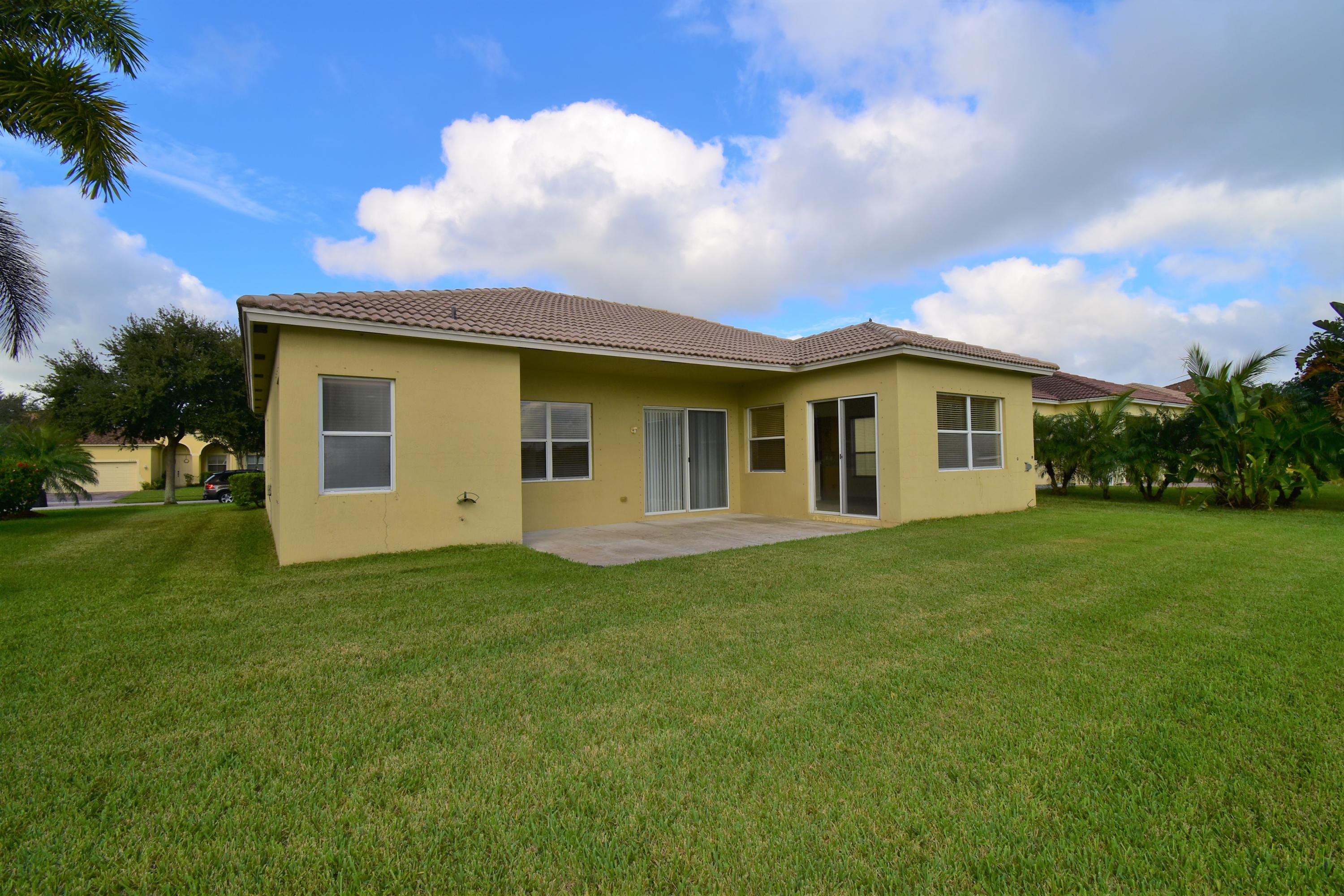 5908 Spanish River Road Fort Pierce, FL 34951 - Photo 31 of 62 26 Rear SW