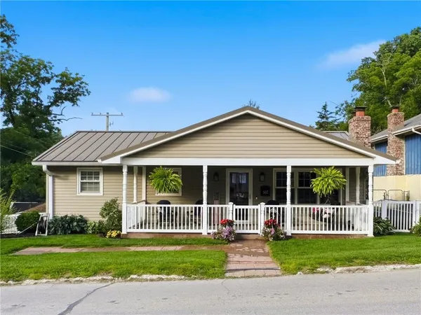 $390,000 | 507 Walnut Street, Weston, MO 64098