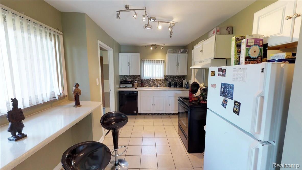25166 Graham Road Redford, MI 48239 - Photo 14 of 24 25166 Graham Road - 13 Kitchen.jpg