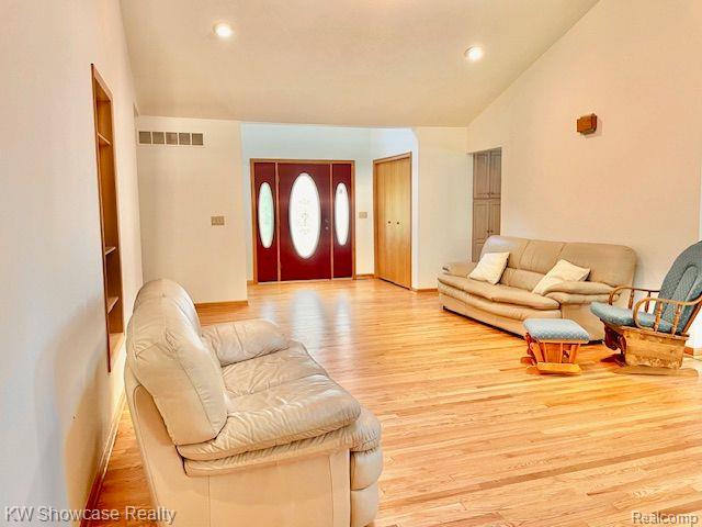 3005 East Commerce Road Commerce Township, MI 48382 - Photo 8 of 39 Gallery Image 8