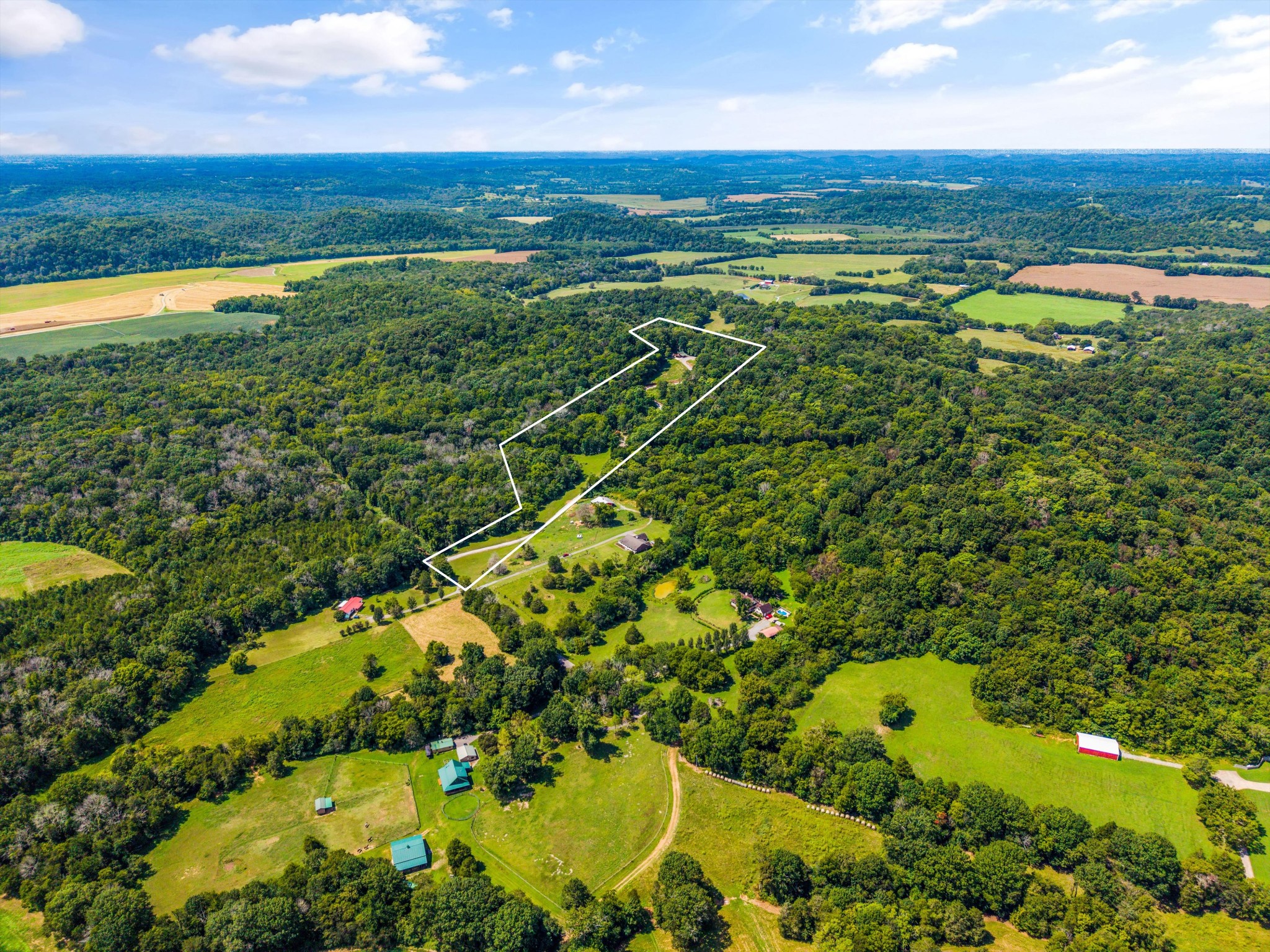 195 Curtis Road Fayetteville, TN 37334 - Photo 26 of 45 an aerial view of a houses with a yard