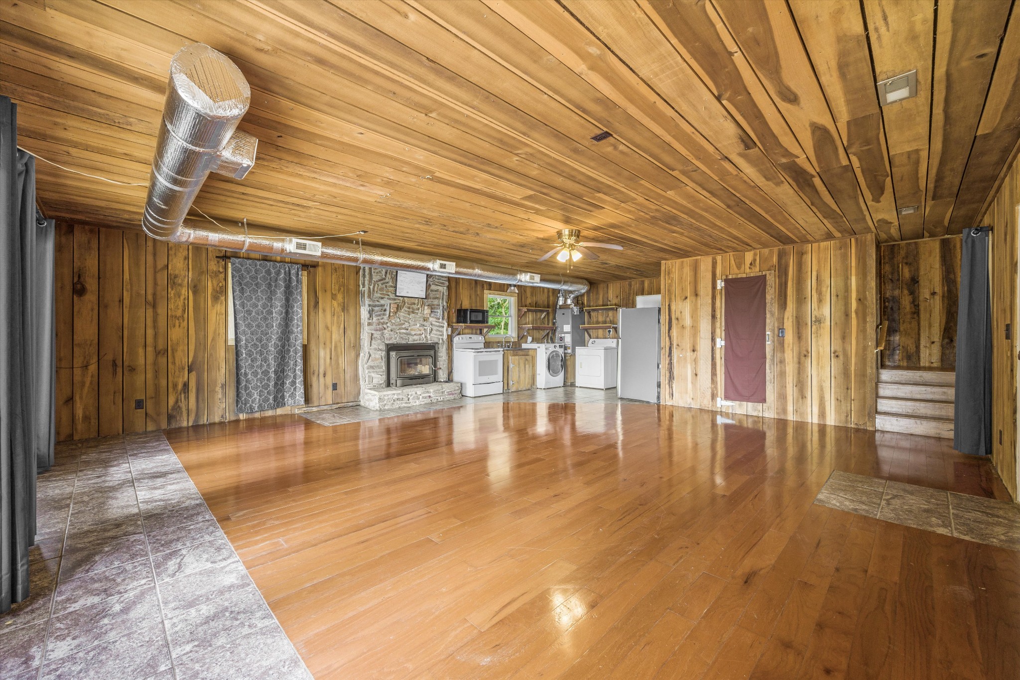 195 Curtis Road Fayetteville, TN 37334 - Photo 6 of 45 a view of interior space with wooden floor and plants