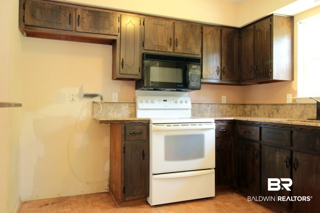 820 West Section Avenue Foley, AL 36535 - Photo 22 of 47 Kitchen Additional