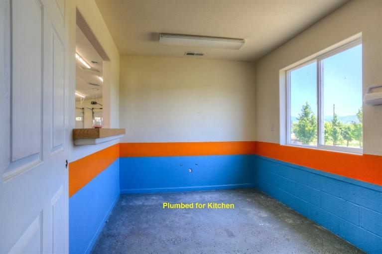1600 Rounds Avenue Grants Pass, OR 97527 - Photo 30 of 35 a room with window