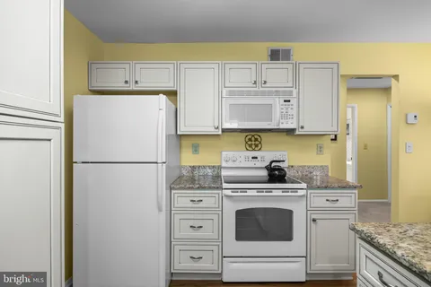 $339,500 | 36 Cotherstone Drive, Southampton, NJ 08088