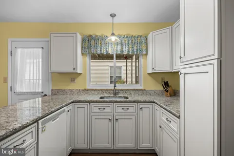 $339,500 | 36 Cotherstone Drive, Southampton, NJ 08088