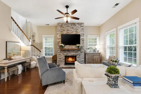 $949,900 | 8 Dove Tree Lane, Bluffton, SC 29910