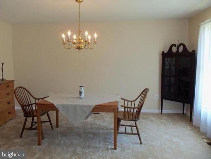 39 Carrollton Road Sterling, VA 20165 - Photo 3 of 12 Dining Room
