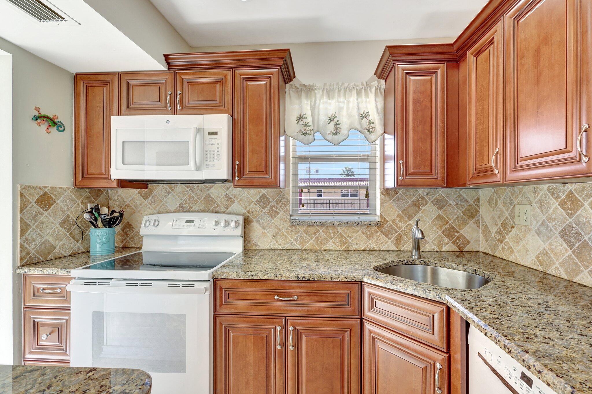 1925 Southwest Palm City Road, Unit I Stuart, FL 34994 - Photo 13 of 43 14-web-or-mls-5P1A2717