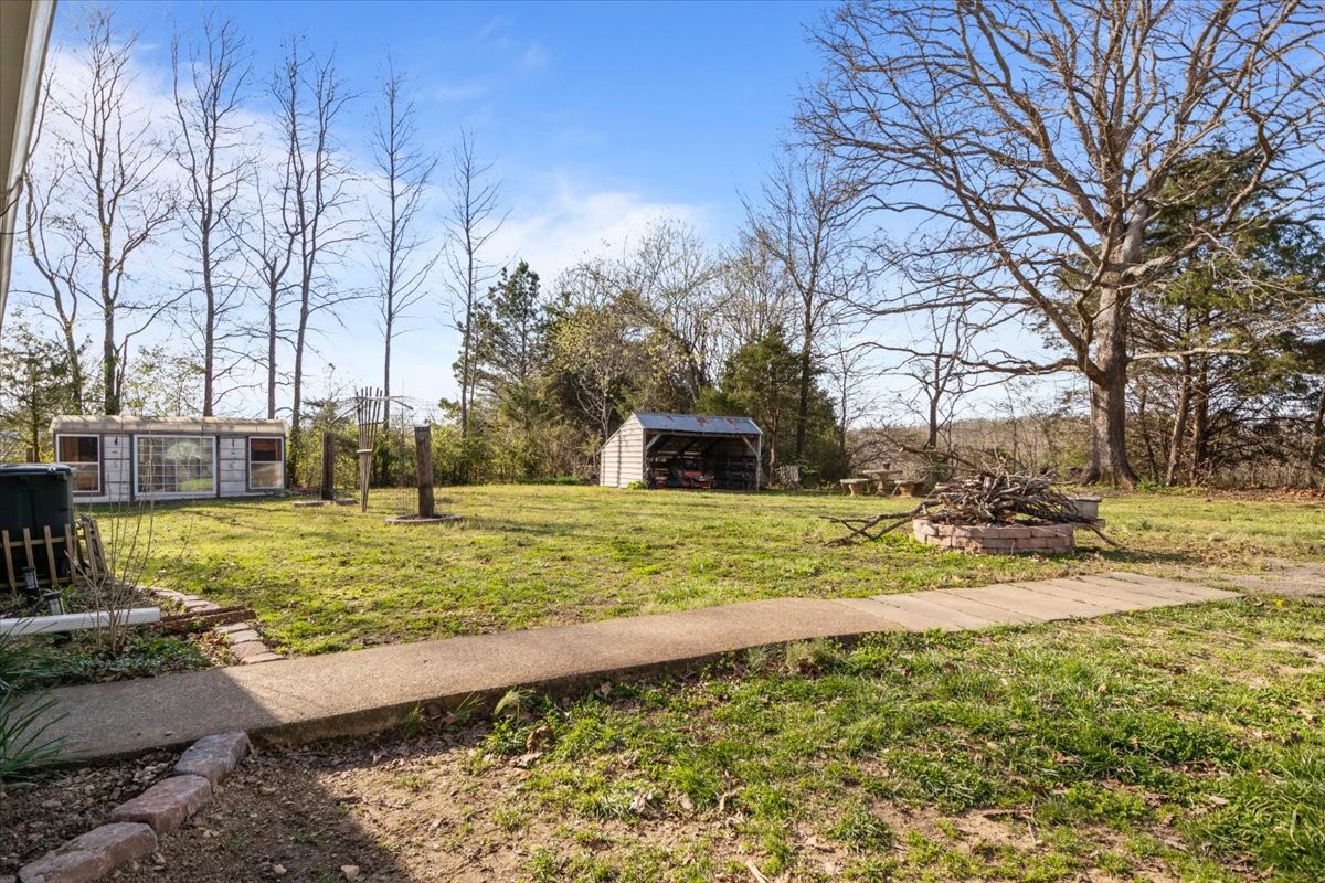 1515 Hayshed Road Charlotte, TN 37036 - Photo 13 of 41