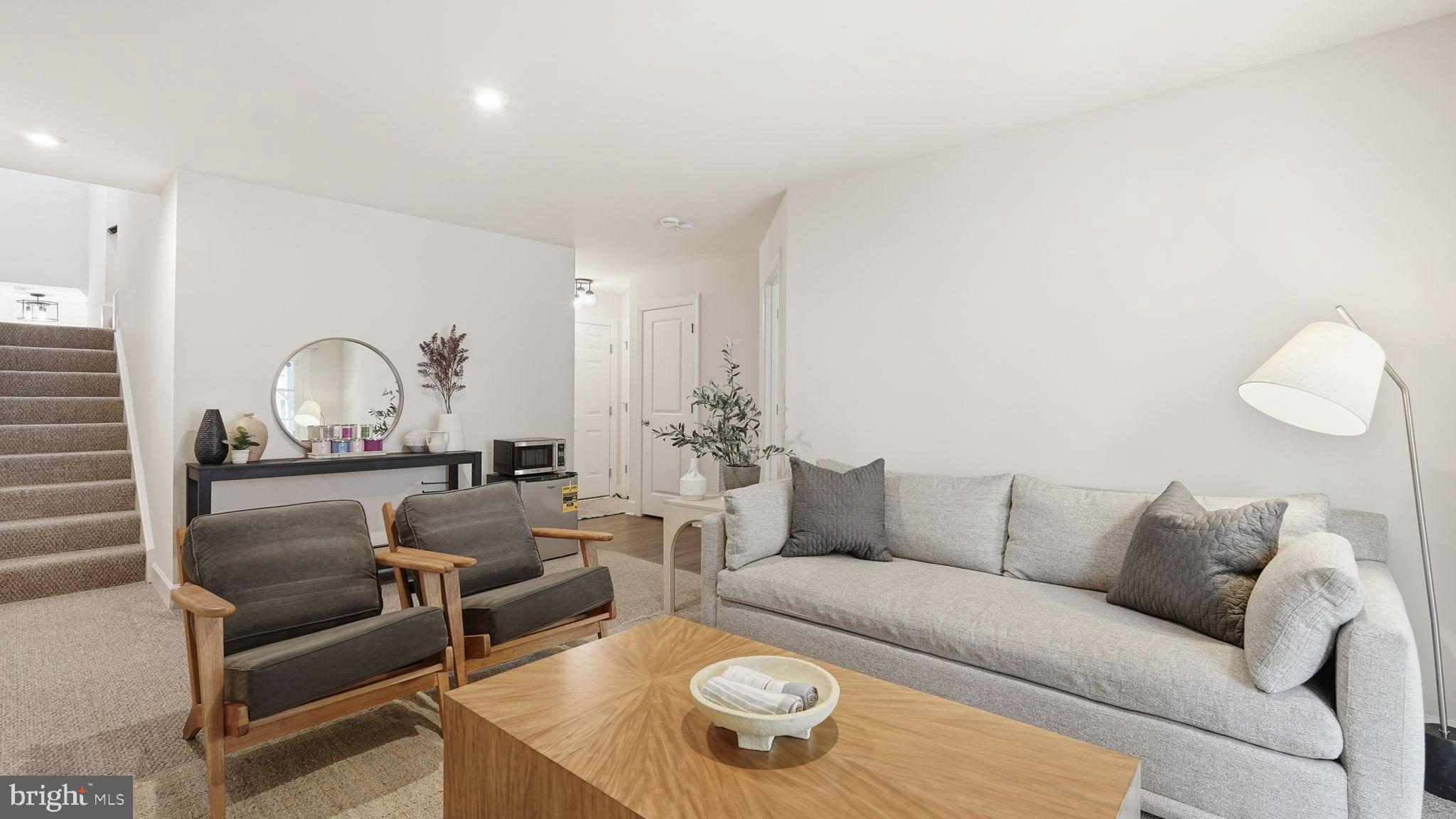 10644 Hinton Way Manassas, VA 20112 - Photo 30 of 44 a living room with furniture