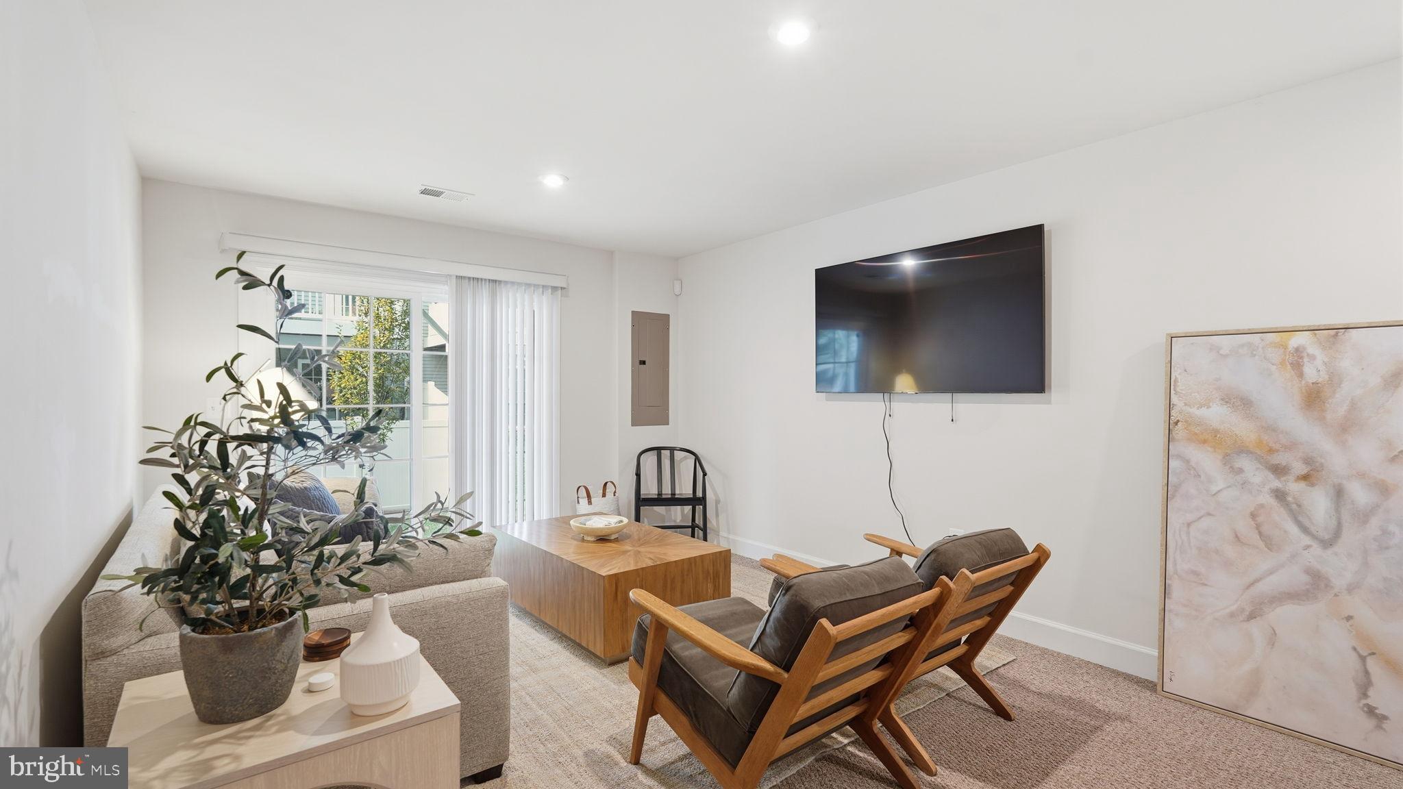 10644 Hinton Way Manassas, VA 20112 - Photo 33 of 44 a living room with furniture and a flat screen tv