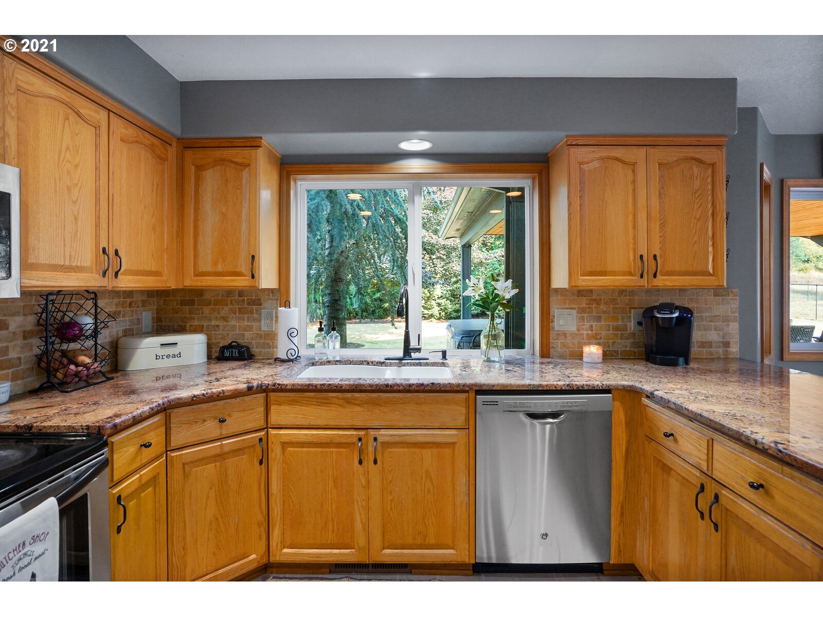 4182 Mountain View Road Silverton, OR 97381 - Photo 11 of 32 Gallery Image 11