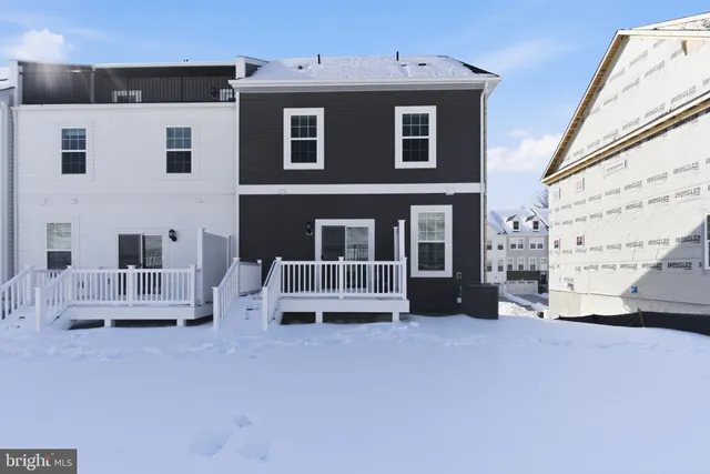 a view of a house with more windows