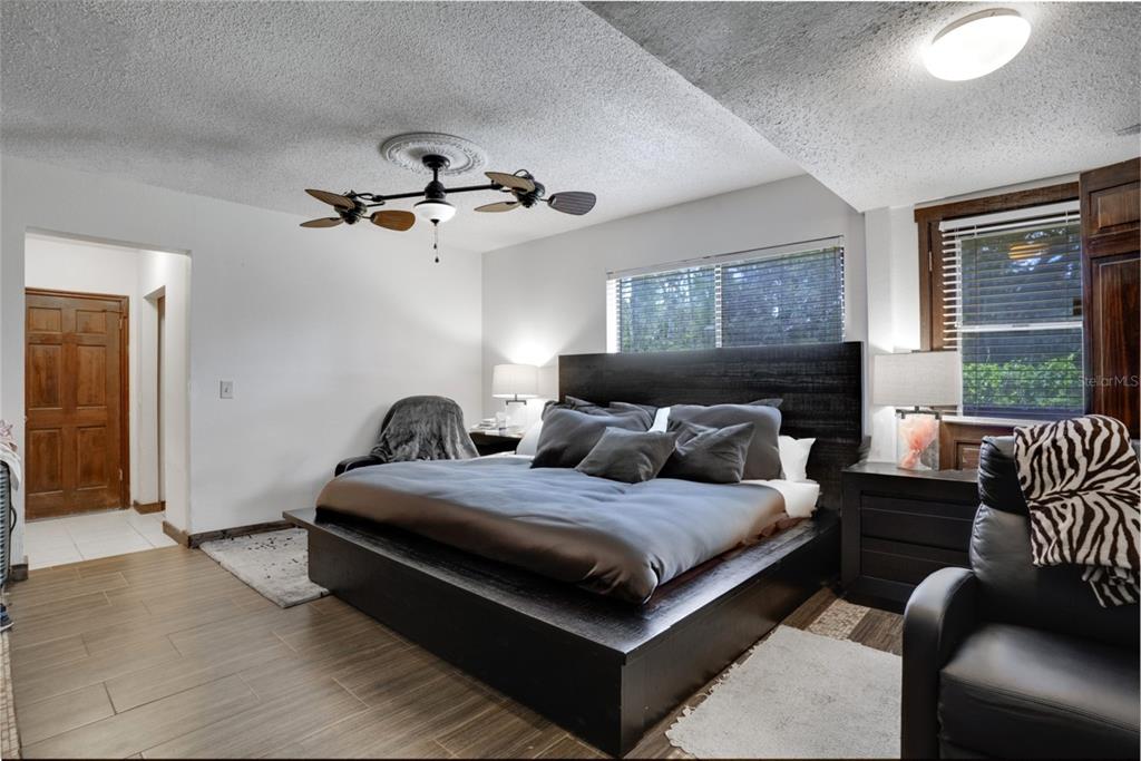 7905 Pierce Harwell Road Plant City, FL 33565 - Photo 33 of 68 a living room with a bed furniture and a window
