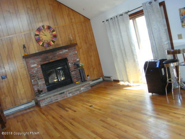 384 Canterbury Road Bushkill, PA 18324 - Photo 3 of 31 DSC09834