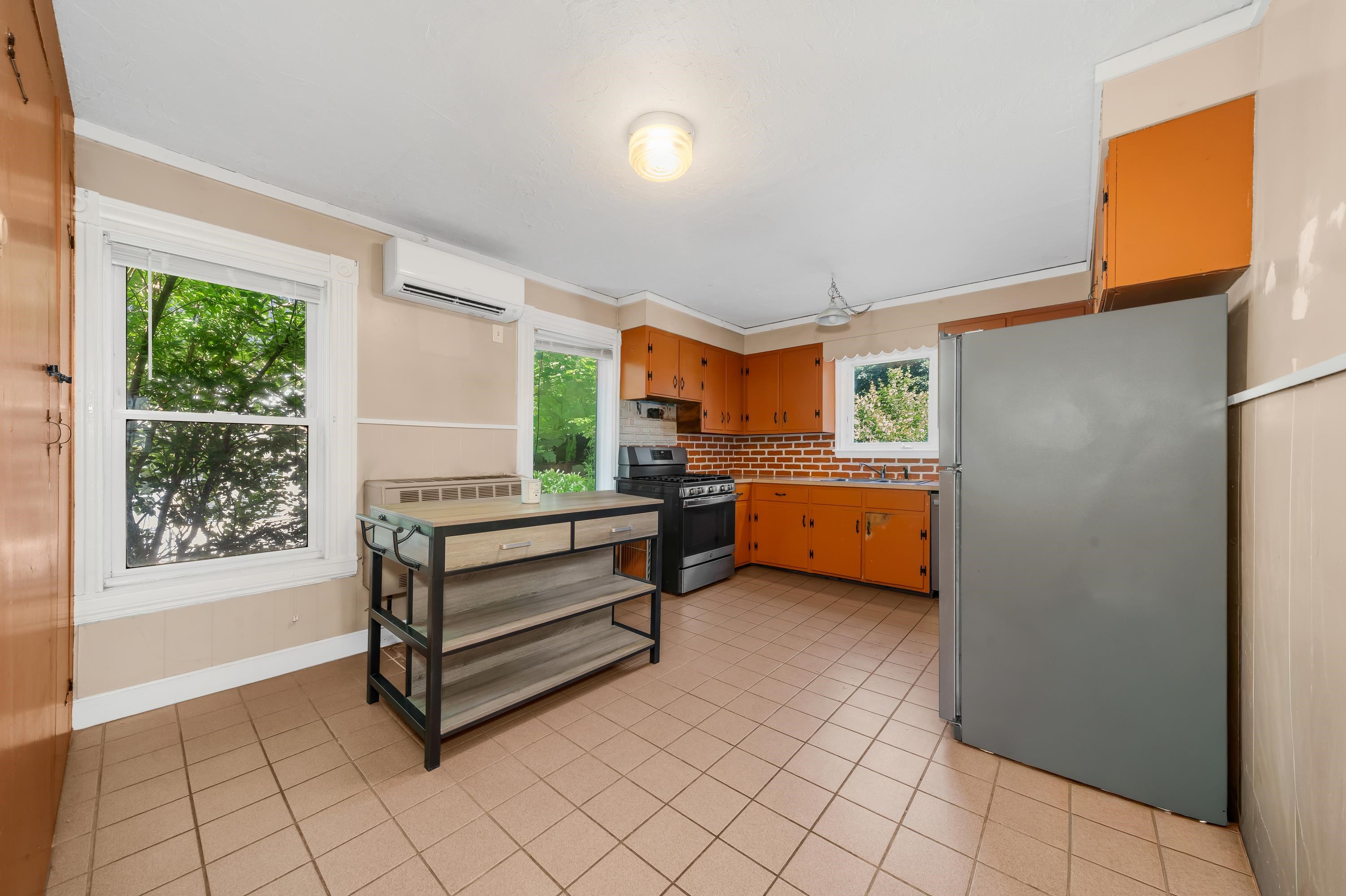 9 Grove Street Derry, NH 03038 - Photo 7 of 23