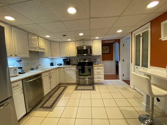 $2,300 | 4 Shadowbrook Lane, Unit 30, Milford, MA 01757