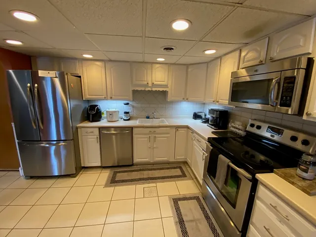 $2,300 | 4 Shadowbrook Lane, Unit 30, Milford, MA 01757