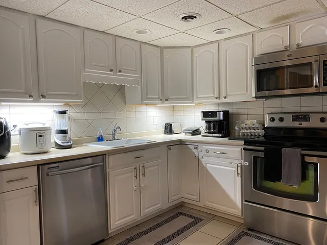 $2,300 | 4 Shadowbrook Lane, Unit 30, Milford, MA 01757