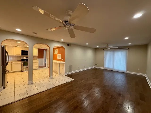 $2,300 | 4 Shadowbrook Lane, Unit 30, Milford, MA 01757