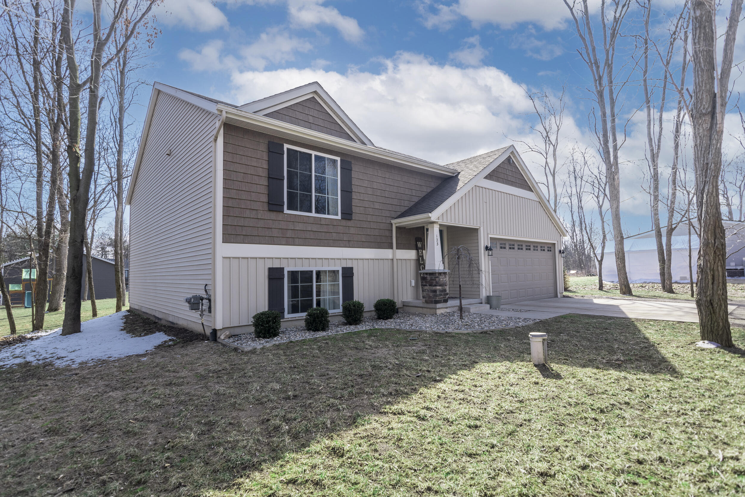 123 South Patterson Road Wayland, MI 49348 - Photo 3 of 36 123 Patterson-26