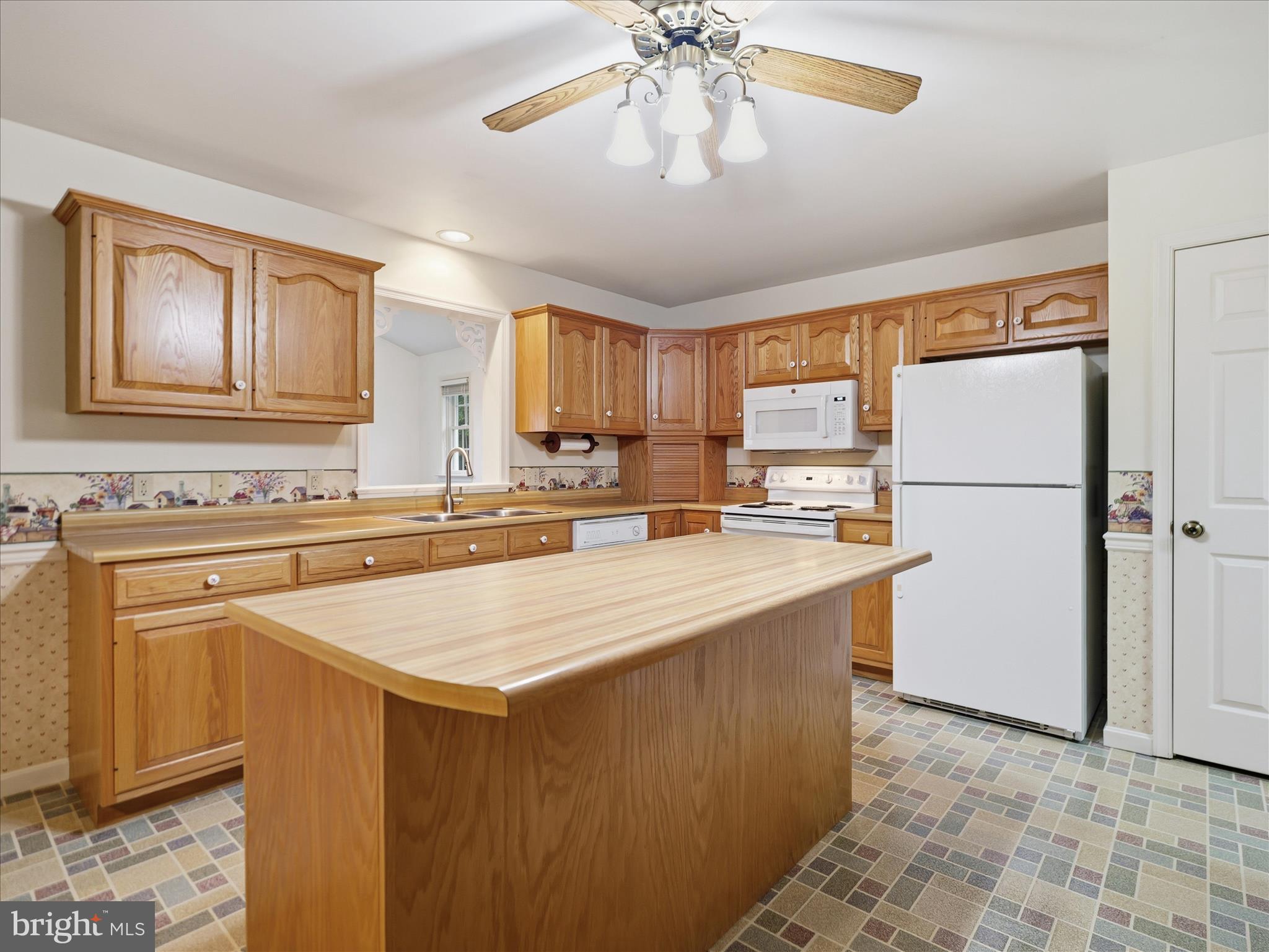 12274 Country Club Road Waynesboro, PA 17268 - Photo 6 of 41 Gallery Image 6