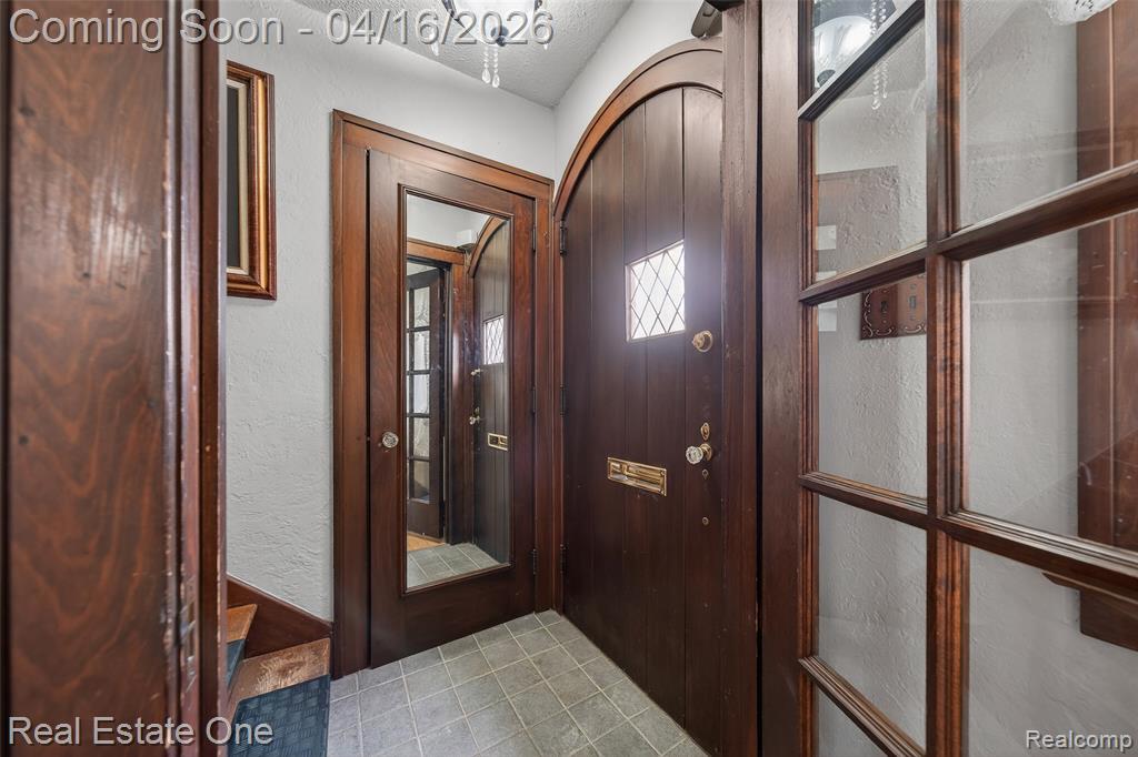 486 West Iroquois Road Pontiac, MI 48341 - Photo 6 of 56 Gallery Image 6