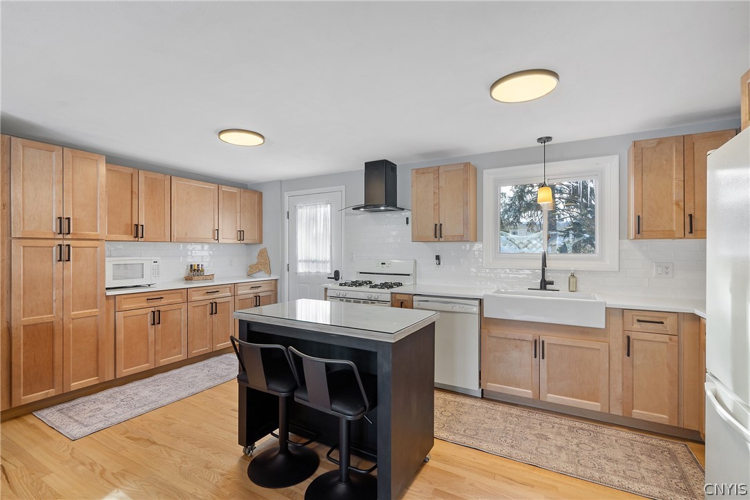 200 Arbordale Road East Camillus, NY 13219 - Photo 8 of 39 Absolutely stunning new kitchen!