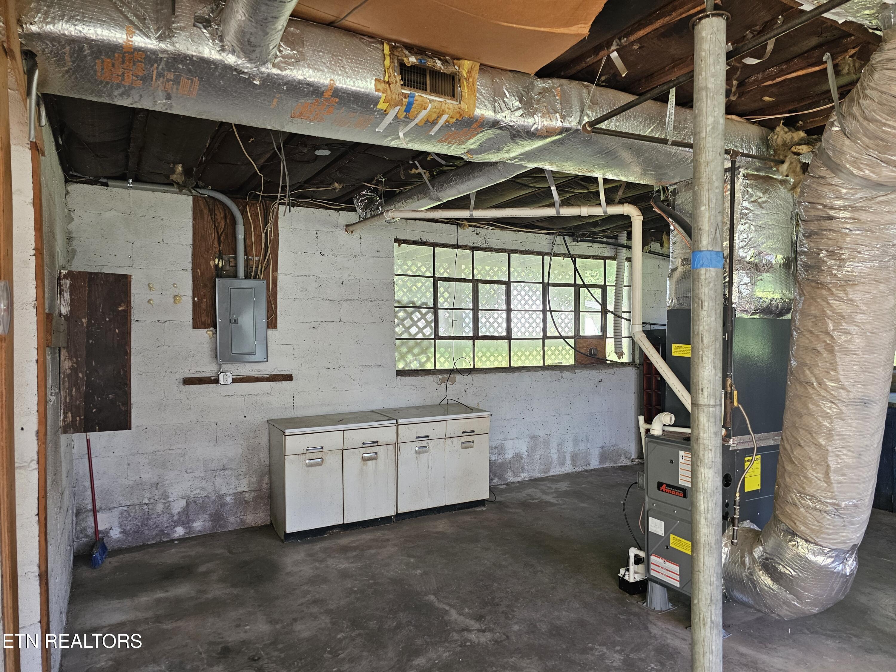 1345 Blockhouse Valley Road Clinton, TN 37716 - Photo 35 of 50 20260603_172212