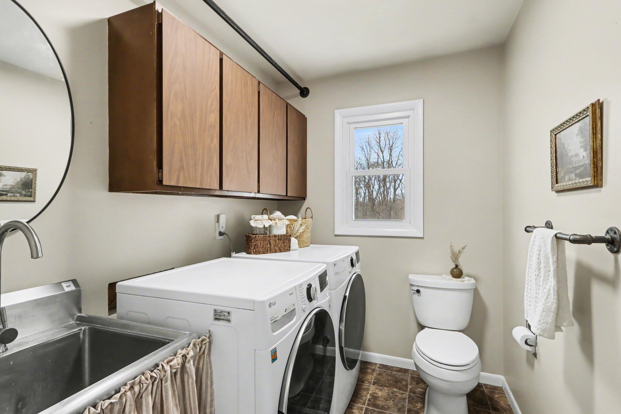 22381 North Angling Road Centreville, MI 49032 - Photo 20 of 46 Laundry & Half Bath