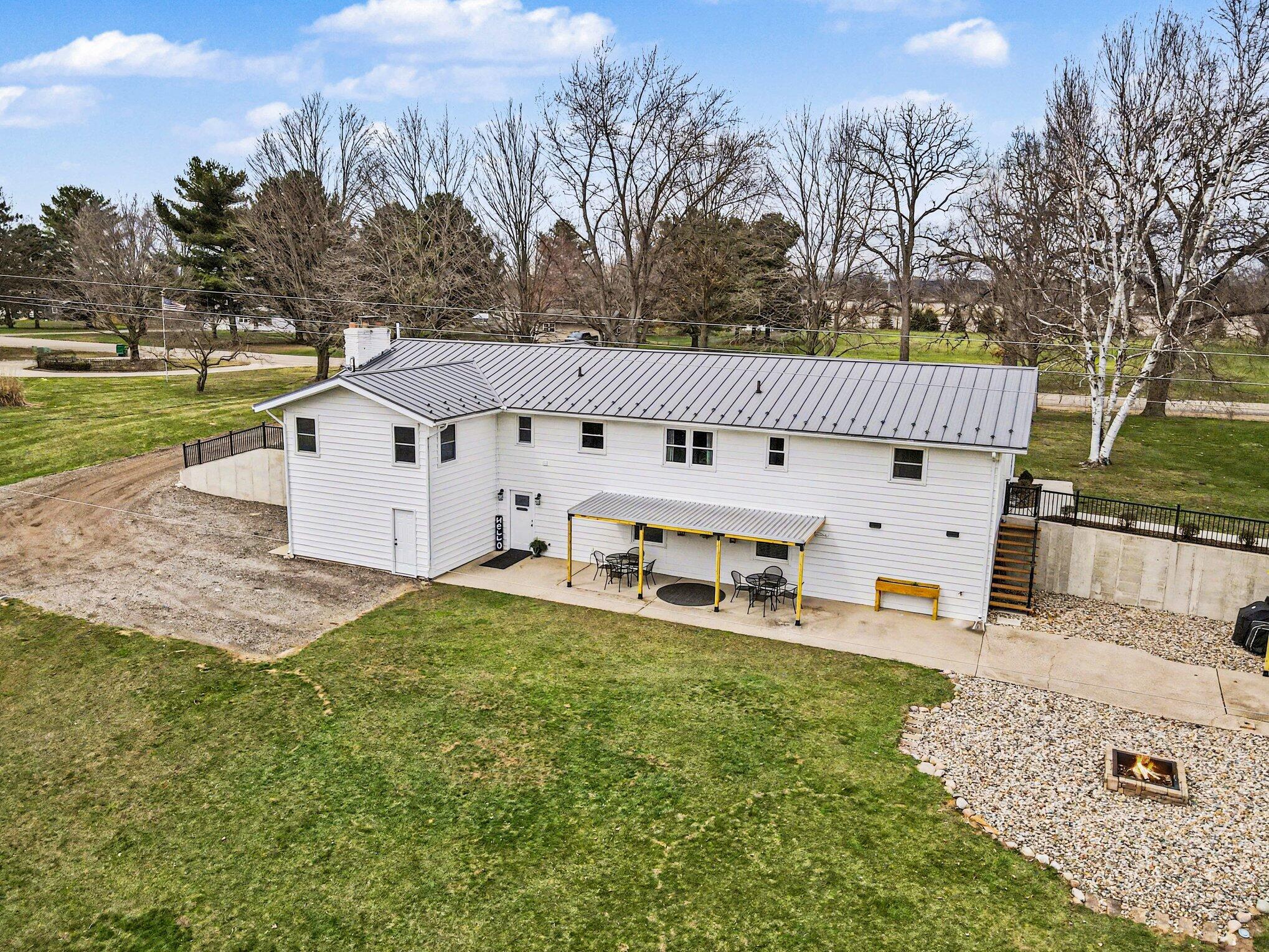 22381 North Angling Road Centreville, MI 49032 - Photo 4 of 45 Welcome Home!