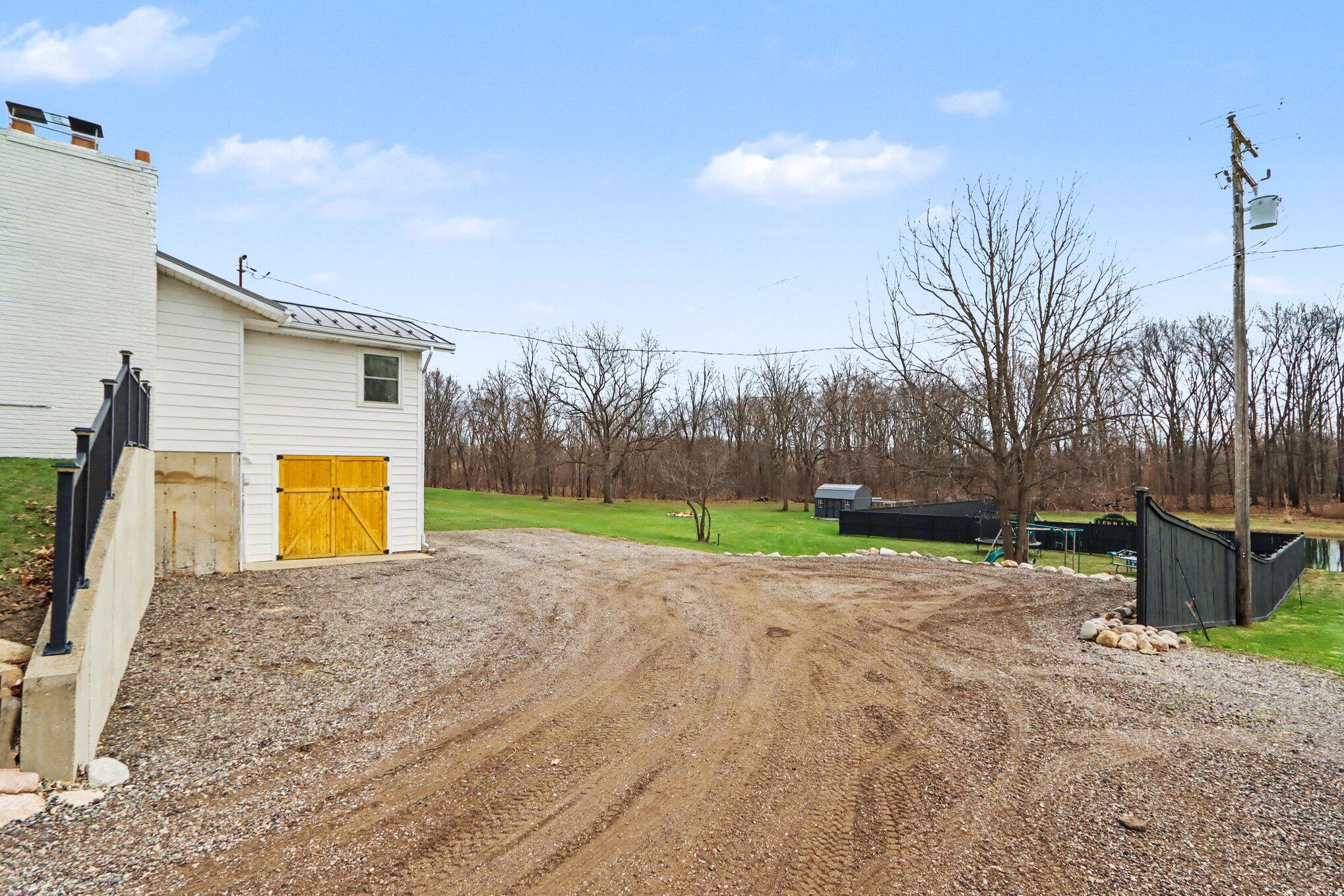 22381 North Angling Road Centreville, MI 49032 - Photo 41 of 46 Parking