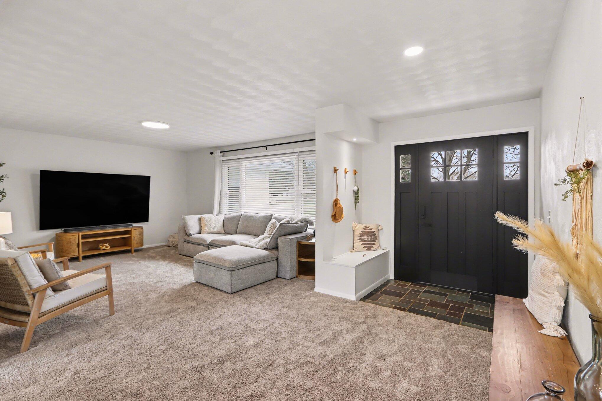 22381 North Angling Road Centreville, MI 49032 - Photo 5 of 46 Living Room