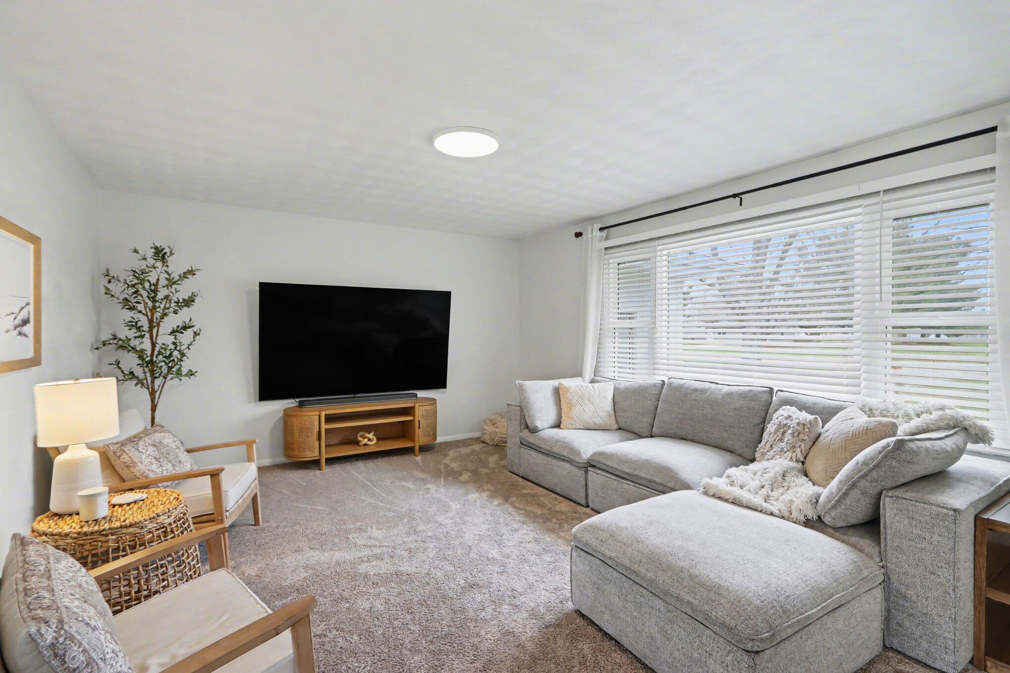 22381 North Angling Road Centreville, MI 49032 - Photo 6 of 46 Living Room