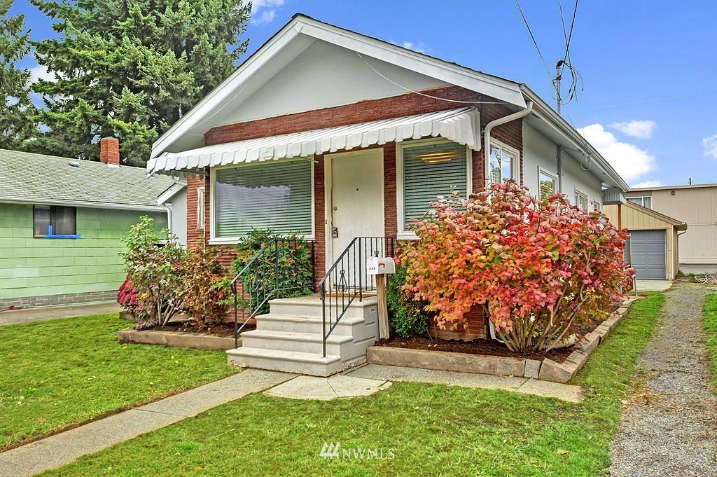 222 Burnett Avenue North Renton, WA 98057 - Photo 2 of 15