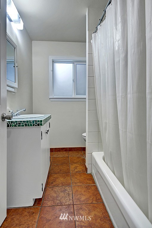 222 Burnett Avenue North Renton, WA 98057 - Photo 12 of 15