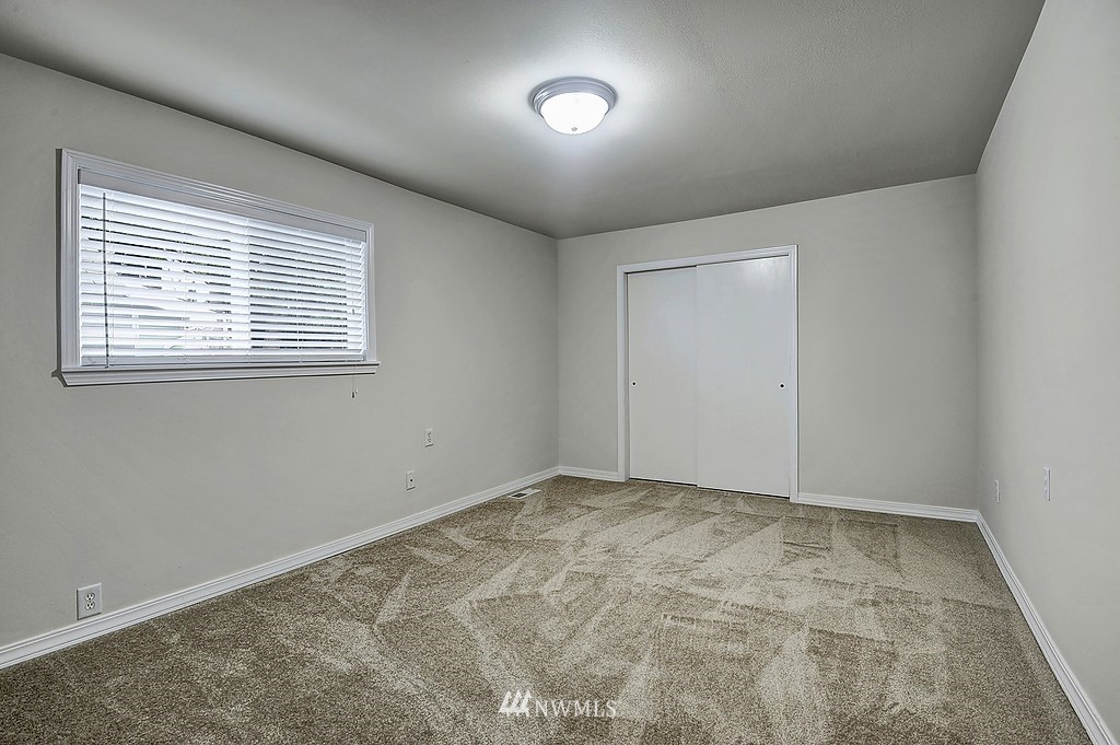 222 Burnett Avenue North Renton, WA 98057 - Photo 13 of 15