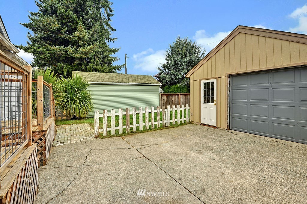 222 Burnett Avenue North Renton, WA 98057 - Photo 15 of 15