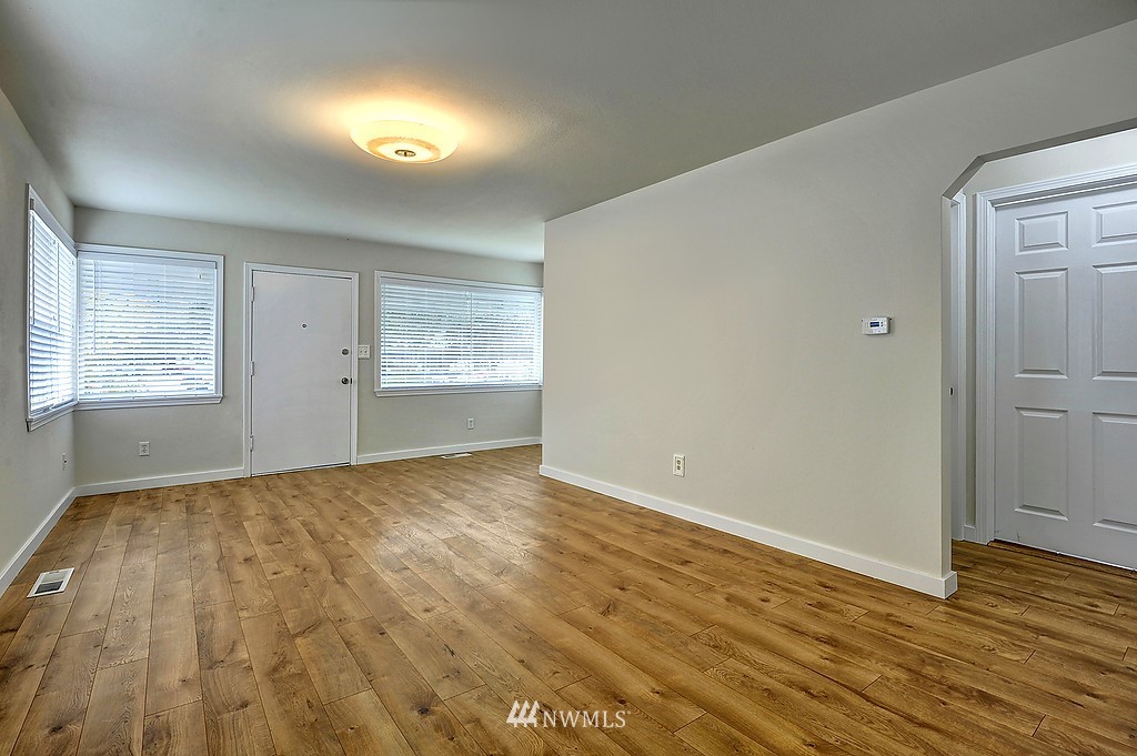 222 Burnett Avenue North Renton, WA 98057 - Photo 4 of 15