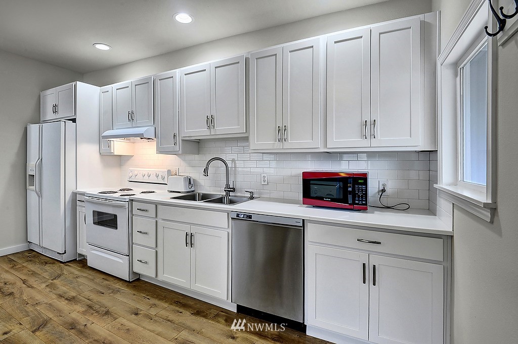 222 Burnett Avenue North Renton, WA 98057 - Photo 6 of 15