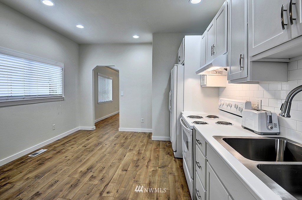 222 Burnett Avenue North Renton, WA 98057 - Photo 7 of 15