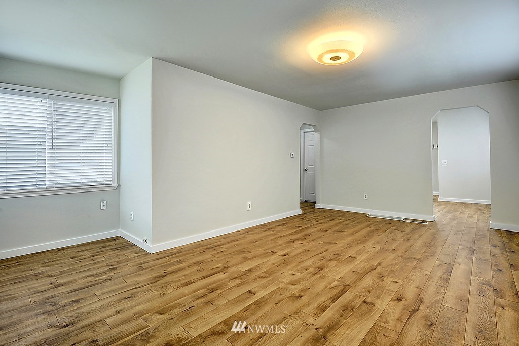 222 Burnett Avenue North Renton, WA 98057 - Photo 9 of 15