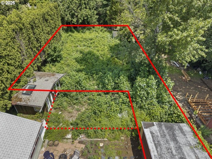 5581 Northeast Simpson Street Portland, OR 97218 - Photo 8 of 9