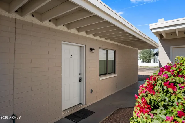 $899 | 3949 East Earll Drive, Unit 2, Phoenix, AZ 85018