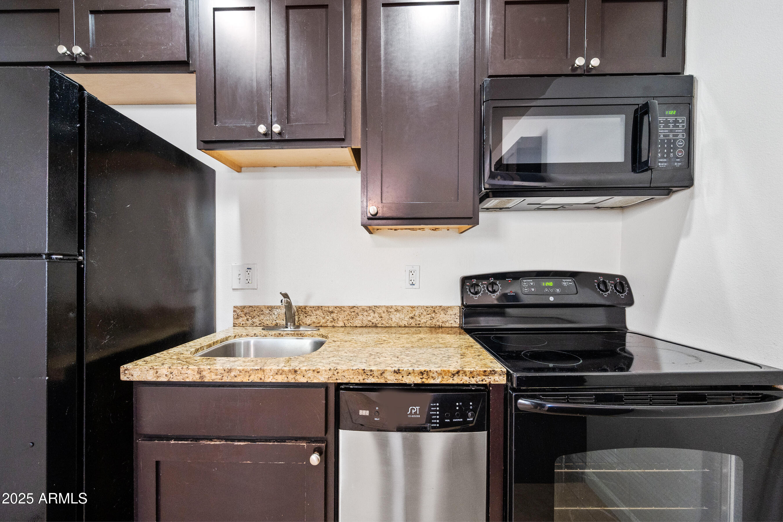 3949 East Earll Drive, Unit 2 Phoenix, AZ 85018 - Photo 7 of 10 6-3949EED2-ocupix-