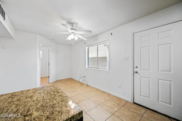 $899 | 3949 East Earll Drive, Unit 2, Phoenix, AZ 85018