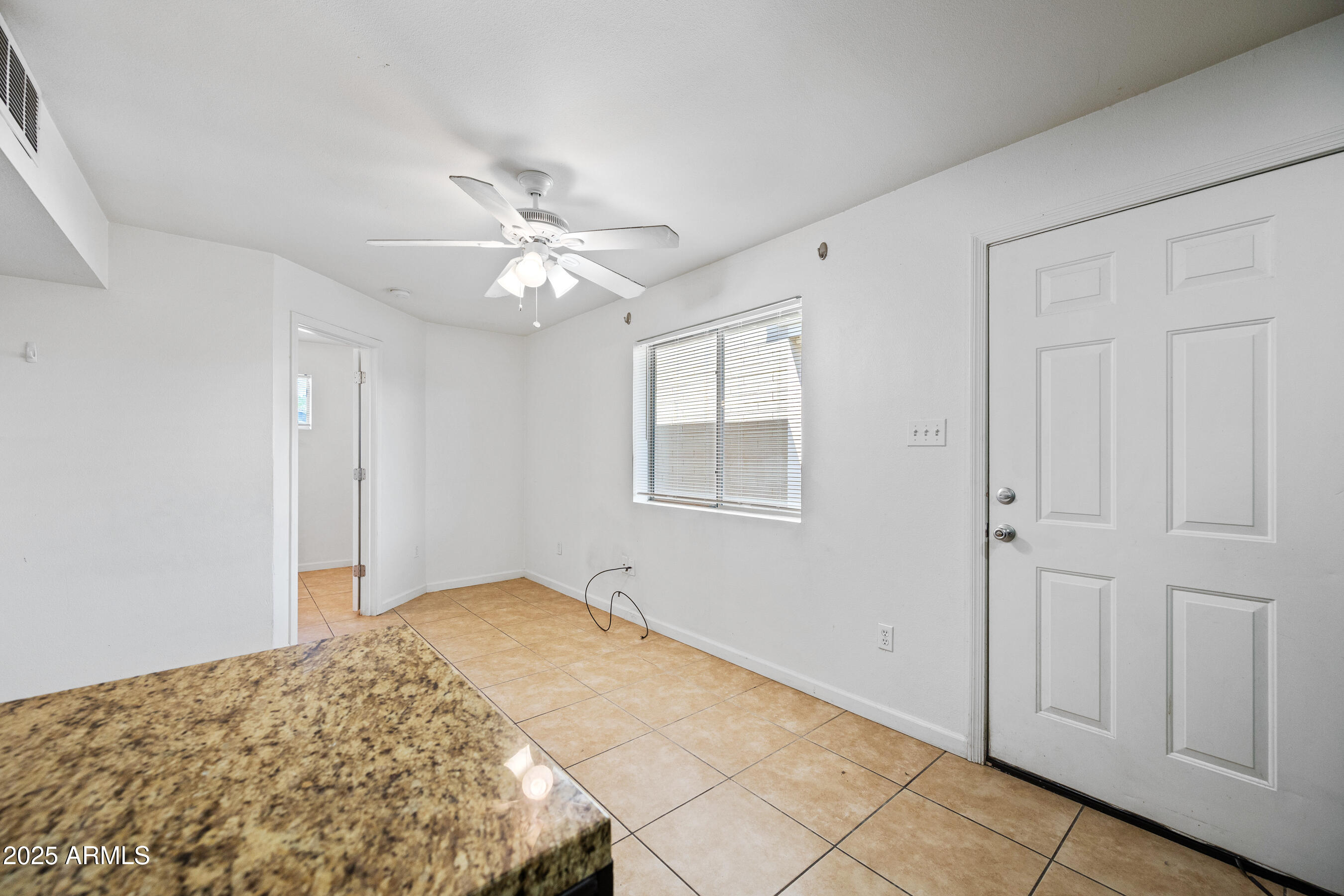 3949 East Earll Drive, Unit 2 Phoenix, AZ 85018 - Photo 8 of 10 7-3949EED2-ocupix-