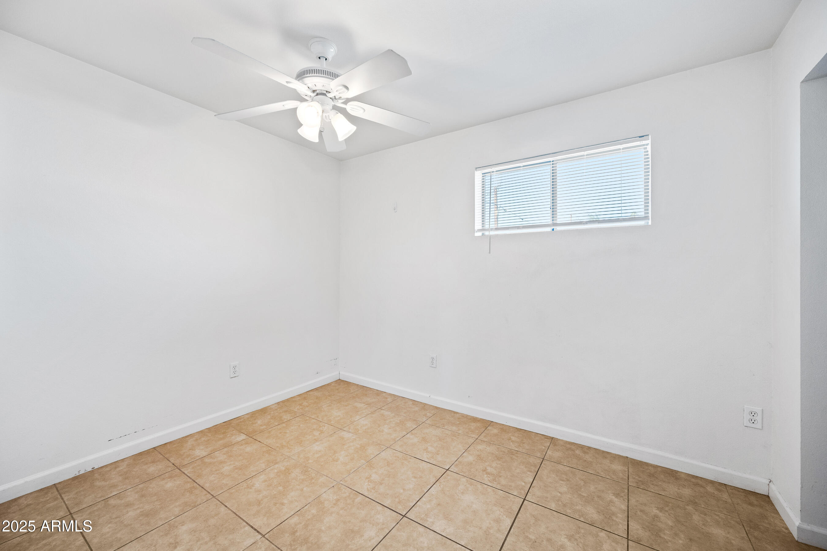 3949 East Earll Drive, Unit 2 Phoenix, AZ 85018 - Photo 9 of 10 8-3949EED2-ocupix-