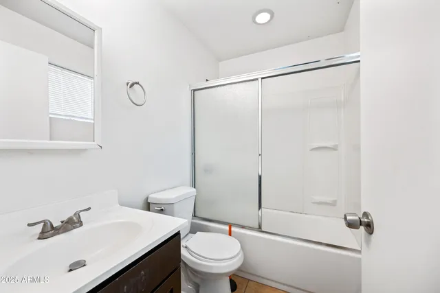 $899 | 3949 East Earll Drive, Unit 2, Phoenix, AZ 85018